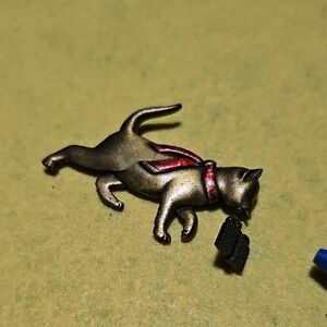 Vintage Signed Jj Jonette Bronze Cat Brooch with Red Collar